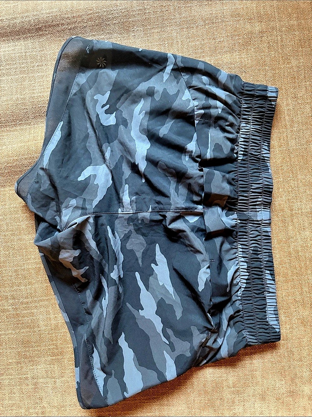 Athleta Printed Mesh Racer Run Short 4" Camo Black & Gray Small